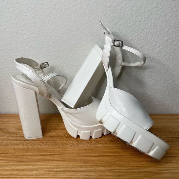 White Bulky Sole Sandel Heel - Picture 3 of 7